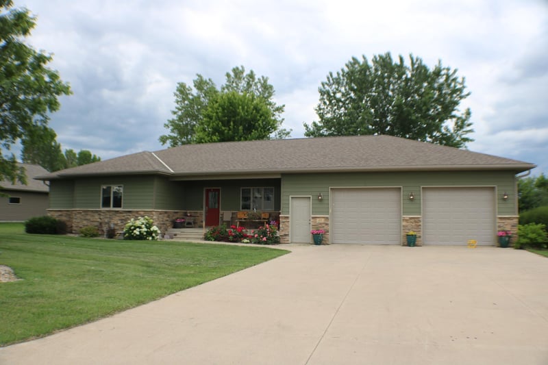 409 Fox Lake Ave, Sherburn, MN 56171