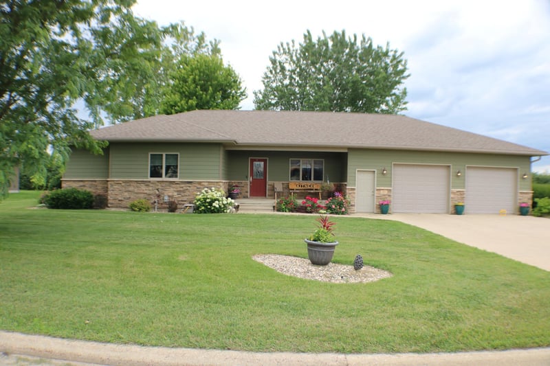 409 Fox Lake Ave, Sherburn, MN 56171