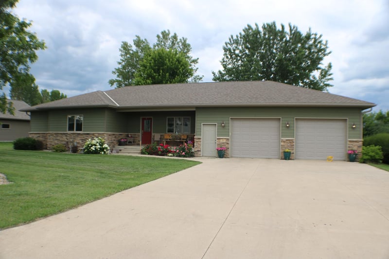 409 Fox Lake Ave, Sherburn, MN 56171