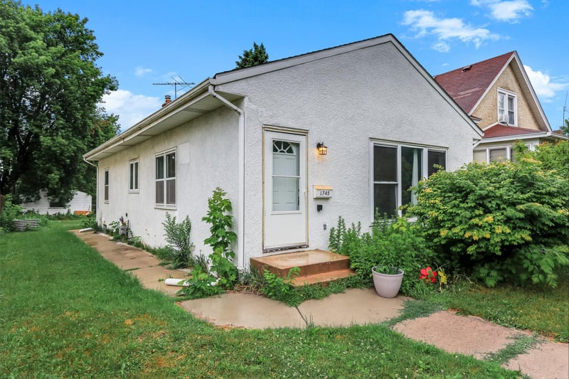 1745 7th St E, Saint Paul, MN 55106