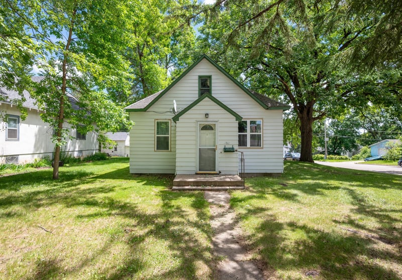 402 7th St NE, Staples, MN 56479