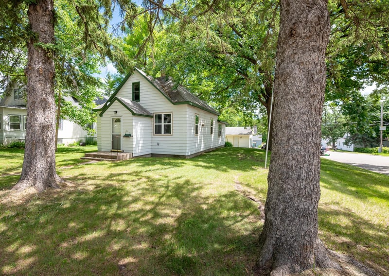 402 7th St NE, Staples, MN 56479