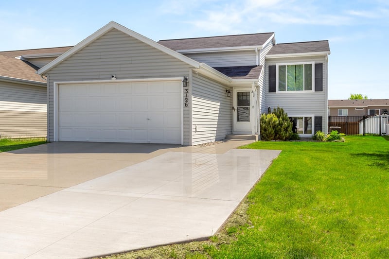 3126 32nd St S, Moorhead, MN 56560