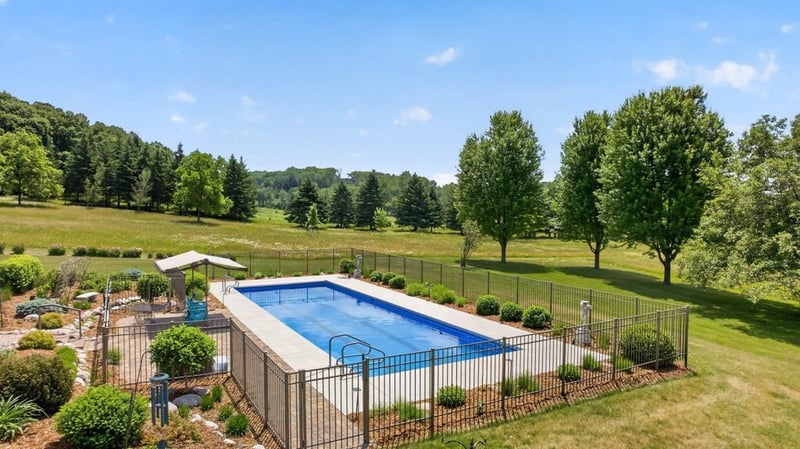 5185 Meadow Crossing Rd SW, Rochester, MN 55902