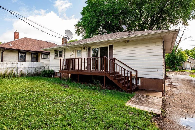 415 10th St S, Moorhead, MN 56560