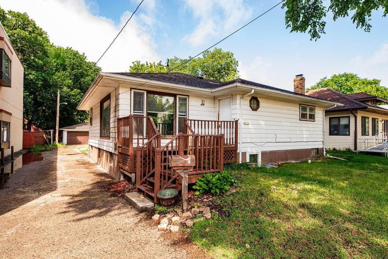 415 10th St S, Moorhead, MN 56560