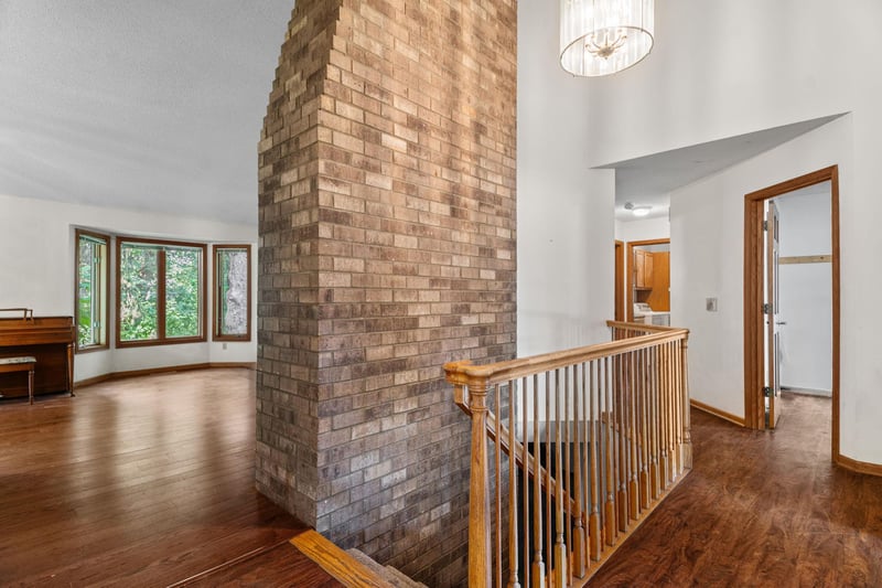 4512 Williston Rd, Minnetonka, MN 55345