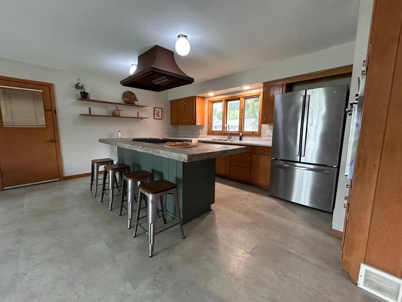 710 Lakeview Ave, North Mankato, MN 56003