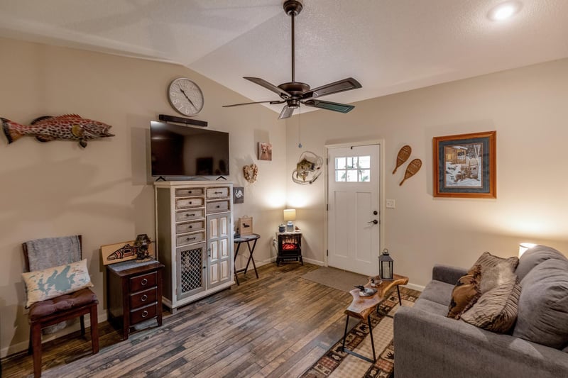 5870 Fledgling Way Dr NW, Walker, MN 56484