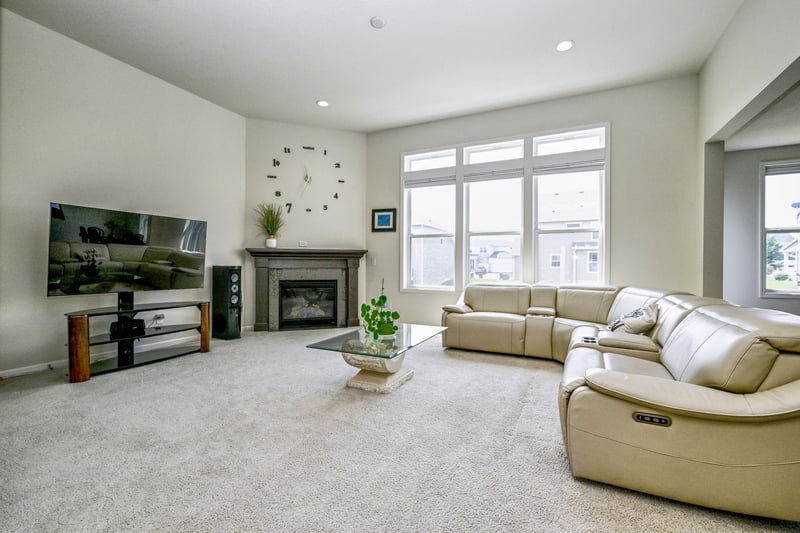 9343 Compass Pointe Rd, Woodbury, MN 55129