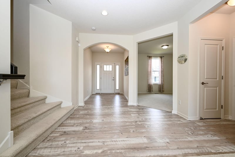 9343 Compass Pointe Rd, Woodbury, MN 55129