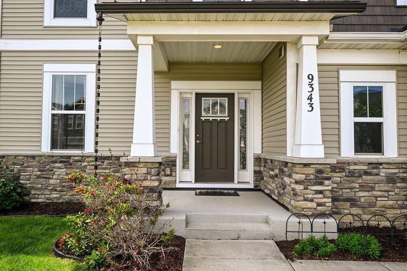 9343 Compass Pointe Rd, Woodbury, MN 55129