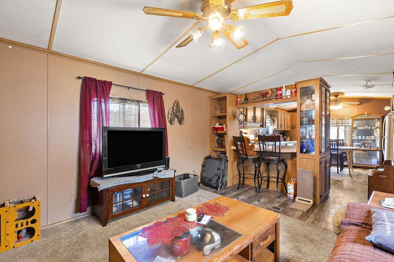 400 22 1/2 St NW, Stewartville, MN 55976