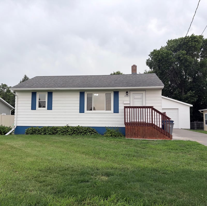 1325 8th Ave N, Moorhead, MN 56560