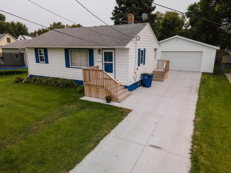 1325 8th Ave N, Moorhead, MN 56560