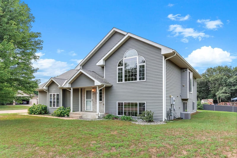 13597 Jesse St, Becker, MN 55308