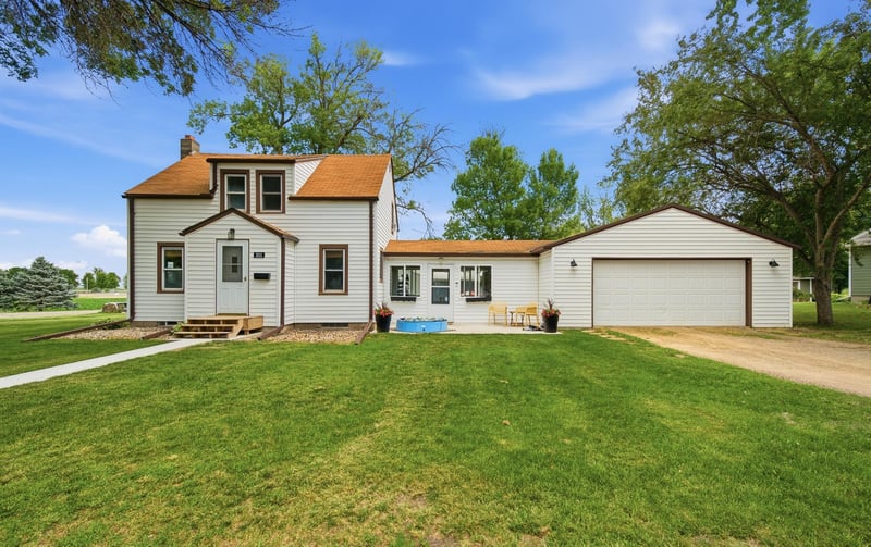 301 6th Ave NE, Mapleton, MN 56065