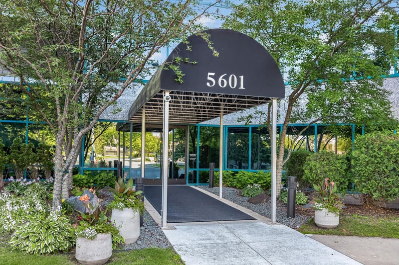 5601 Smetana Dr #101, Minnetonka, MN 55343