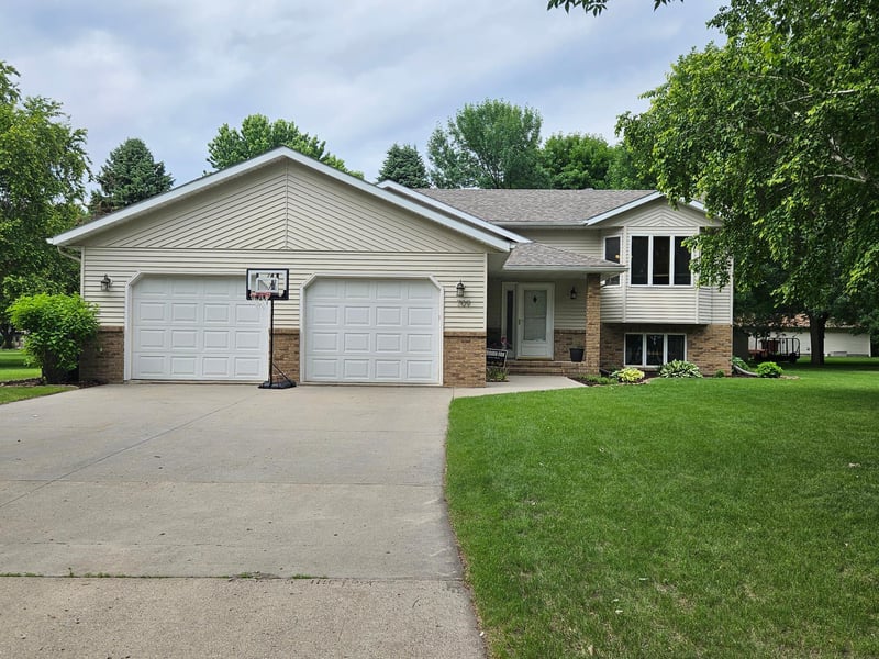709 8th Ave SE, Barnesville, MN 56514