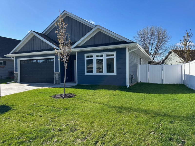 1118 Village St SE, New Prague, MN 56071