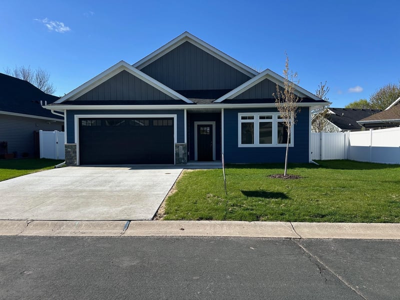 1118 Village St SE, New Prague, MN 56071