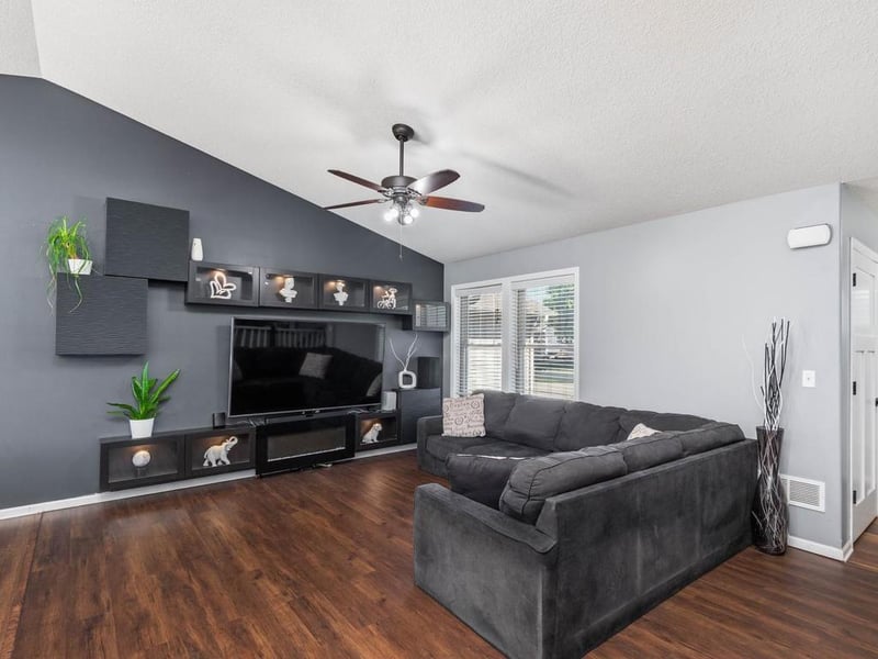 1180 Farmers Ln, Belle Plaine, MN 56011