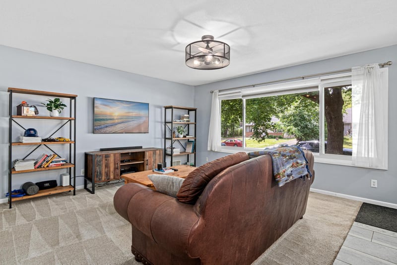 3236 N Indiana Ave N, Robbinsdale, MN 55422