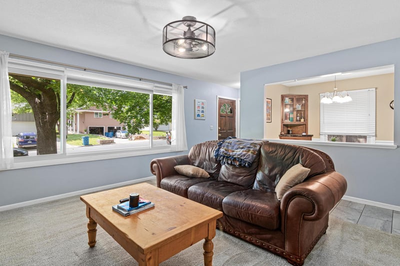 3236 N Indiana Ave N, Robbinsdale, MN 55422