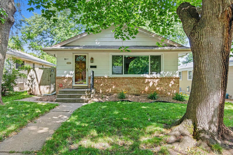 3236 N Indiana Ave N, Robbinsdale, MN 55422