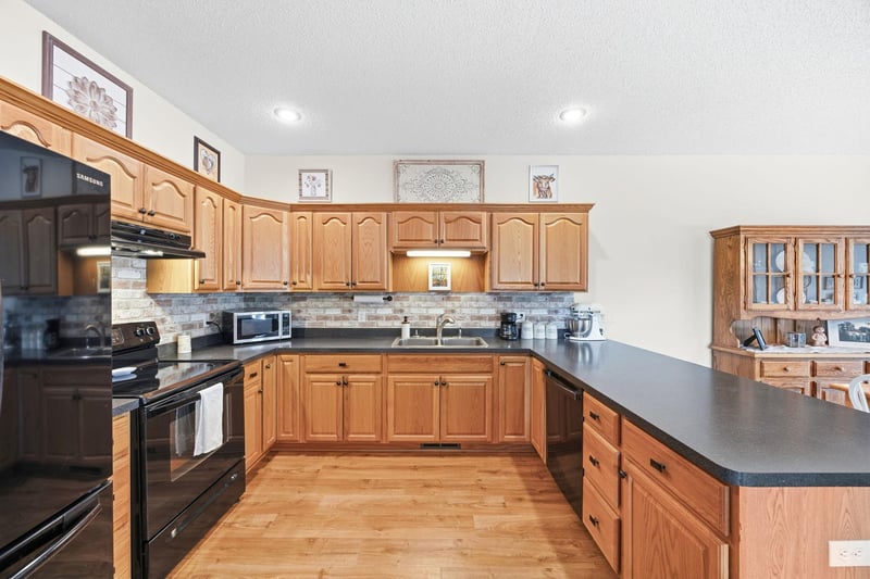 840 Cleveland Ave SW, Hutchinson, MN 55350