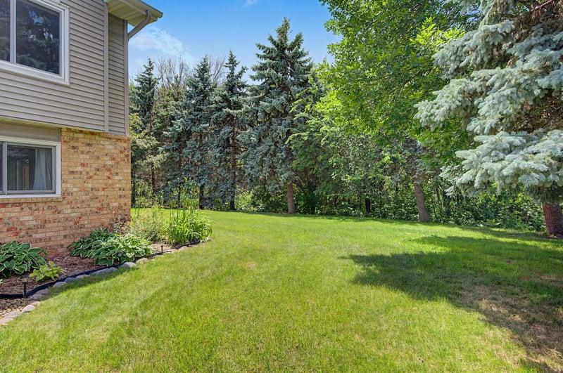 9211 Upland Ln N, Maple Grove, MN 55369