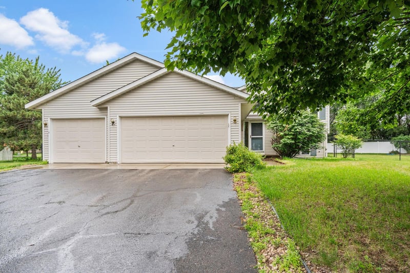 6284 Corwin Ct, Inver Grove Heights, MN 55076