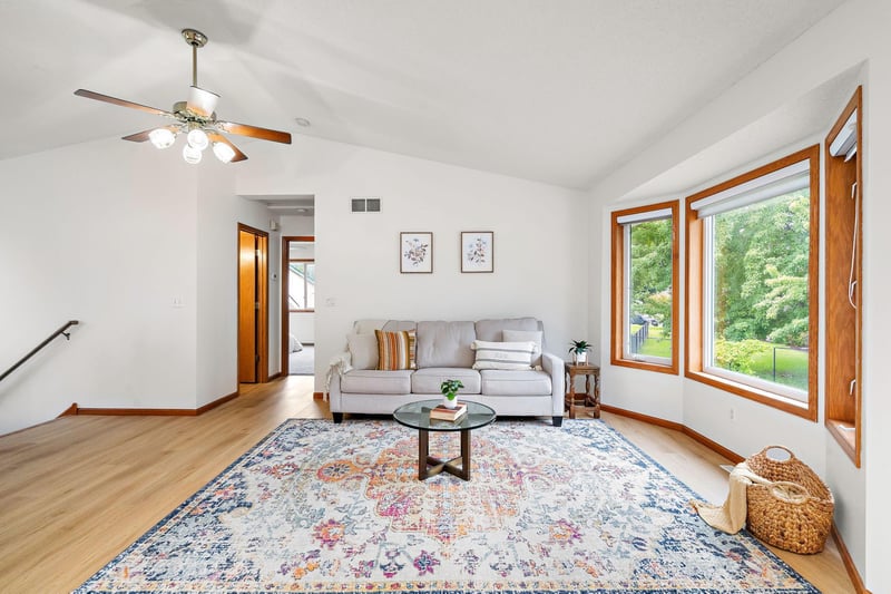 6284 Corwin Ct, Inver Grove Heights, MN 55076