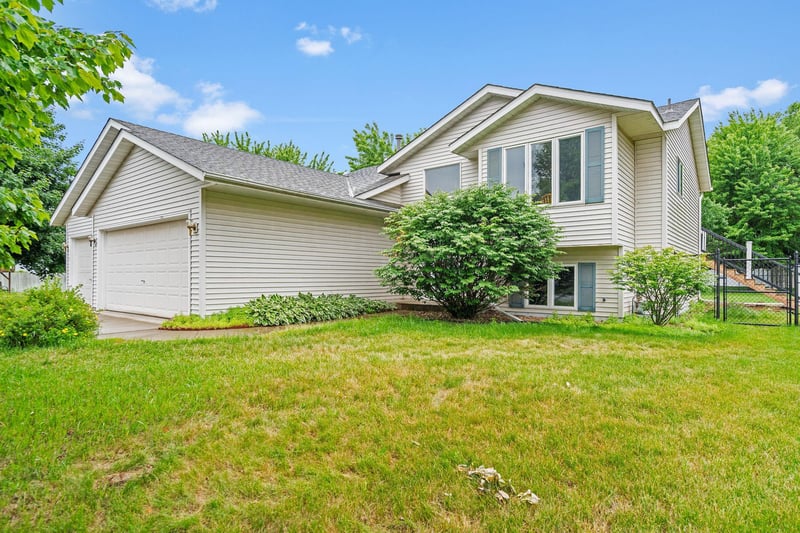 6284 Corwin Ct, Inver Grove Heights, MN 55076