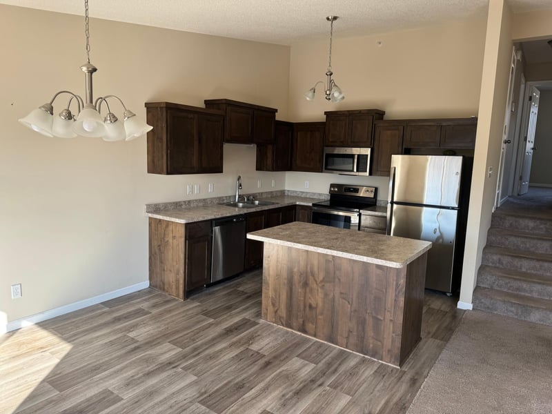 8654 Gateway Cir, Monticello, MN 55362
