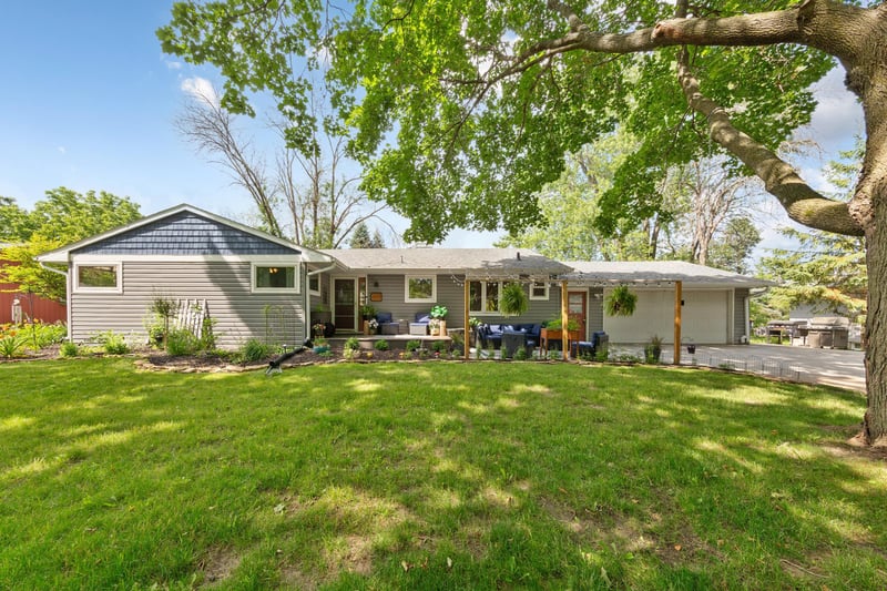 406 Ivanhoe Ave W, Northfield, MN 55057