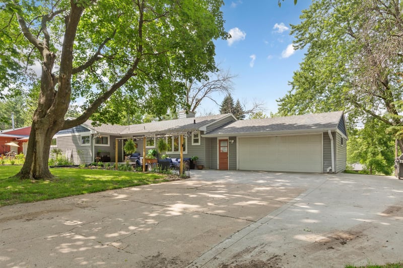 406 Ivanhoe Ave W, Northfield, MN 55057