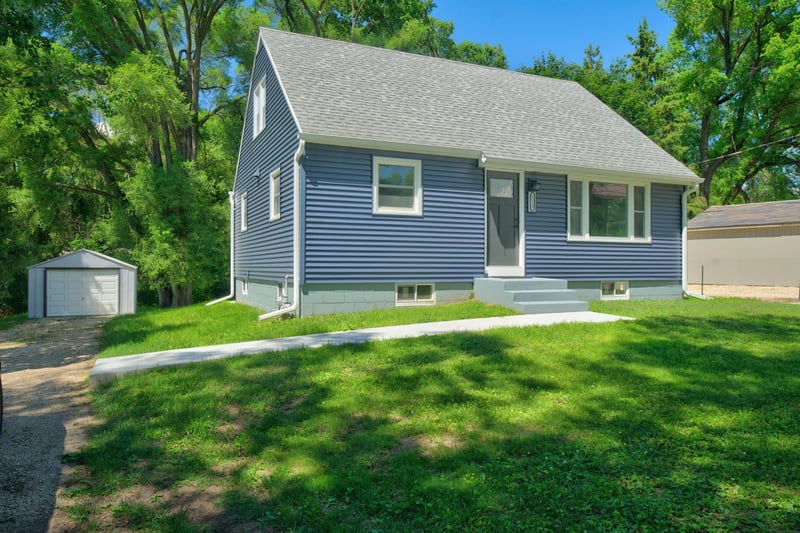 2115 E River Rd NE, Rochester, MN 55906