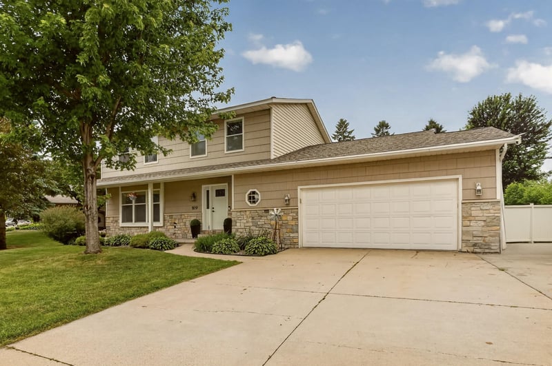 819 3 1/2 Ave NW, Byron, MN 55920