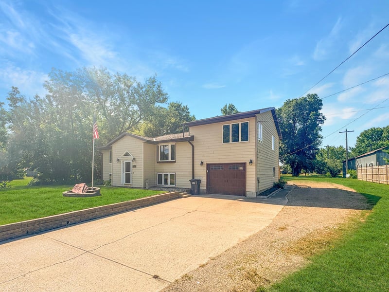 2832 Mill St, Slayton, MN 56172