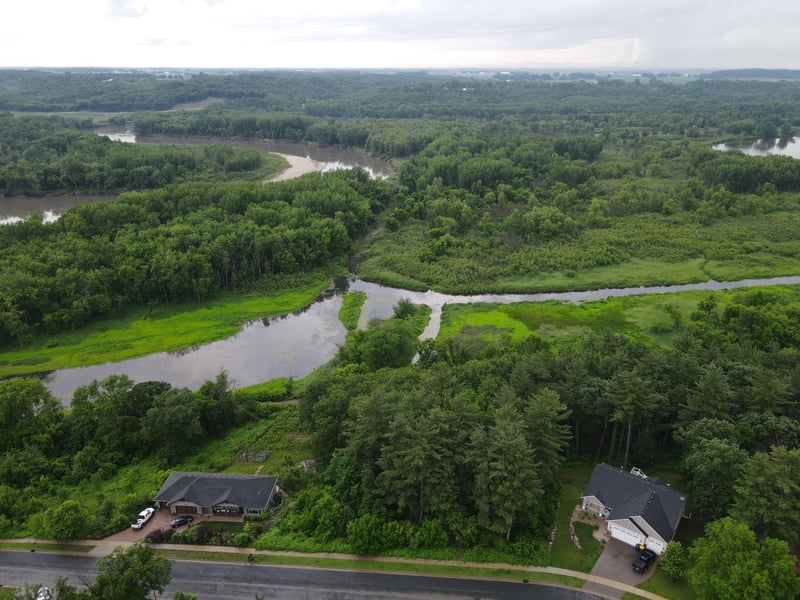925 Riverview Ln, Belle Plaine, MN 56011