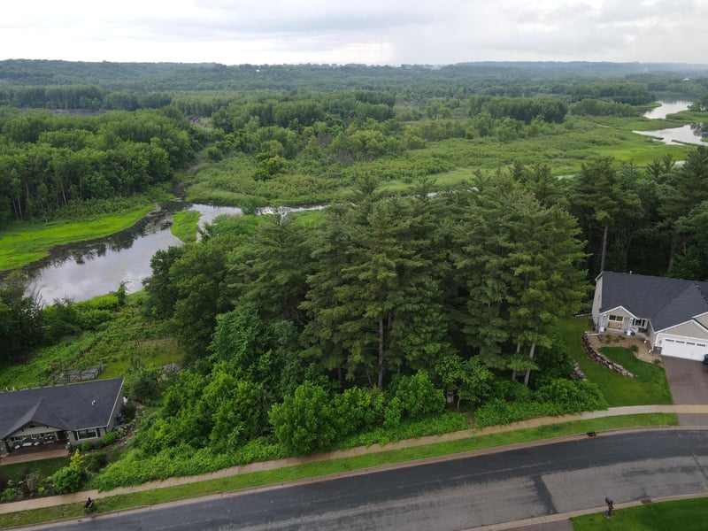 925 Riverview Ln, Belle Plaine, MN 56011