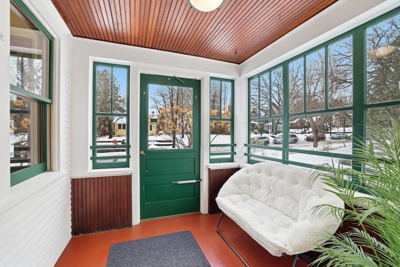 1464 Chelmsford St, Saint Paul, MN 55108