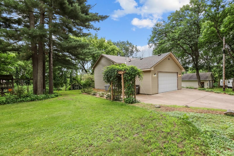 440 Grove Rd, Wyoming, MN 55092