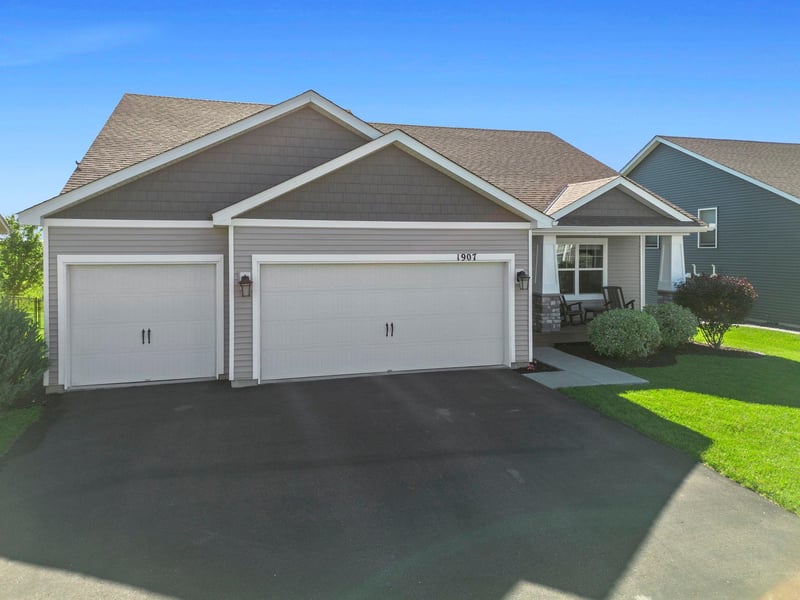 1907 Meridian Curve, Carver, MN 55315