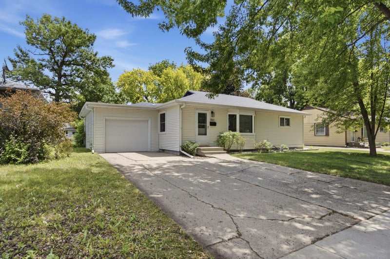 1512 17th St S, Moorhead, MN 56560