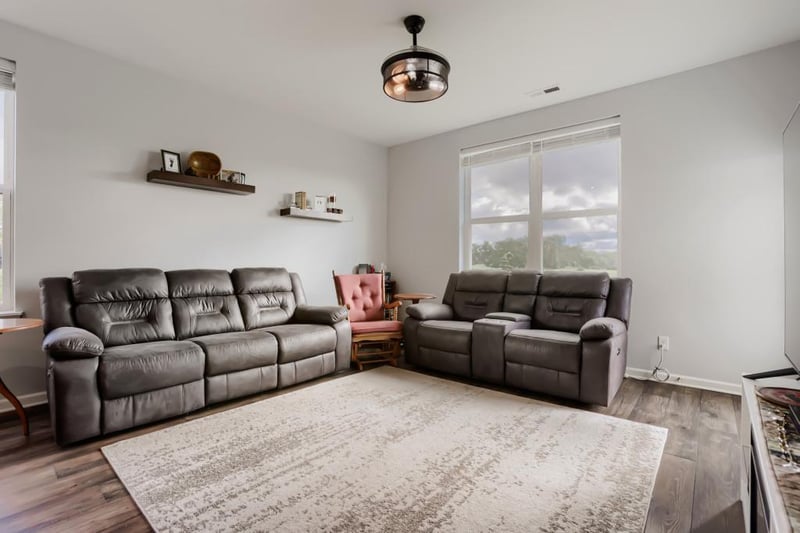 10298 Elm Ln, Rogers, MN 55374