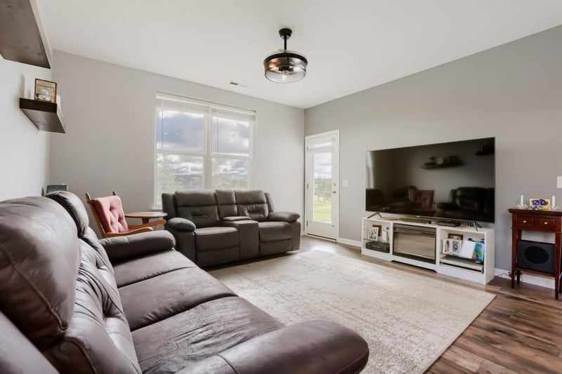10298 Elm Ln, Rogers, MN 55374