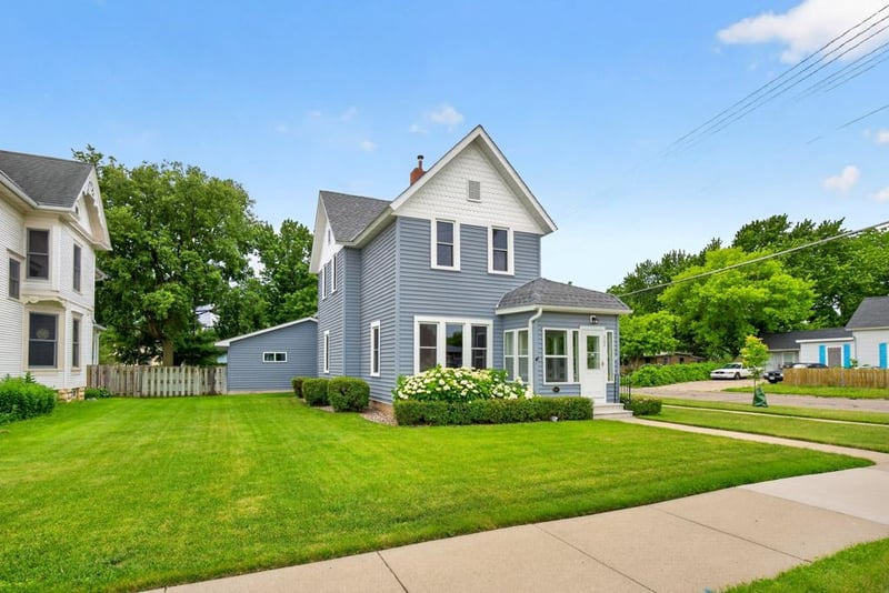302 S Prairie St, Lake City, MN 55041