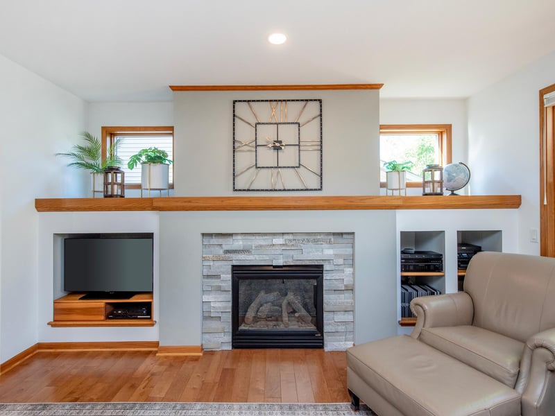 814 New Century Blvd S, Maplewood, MN 55119